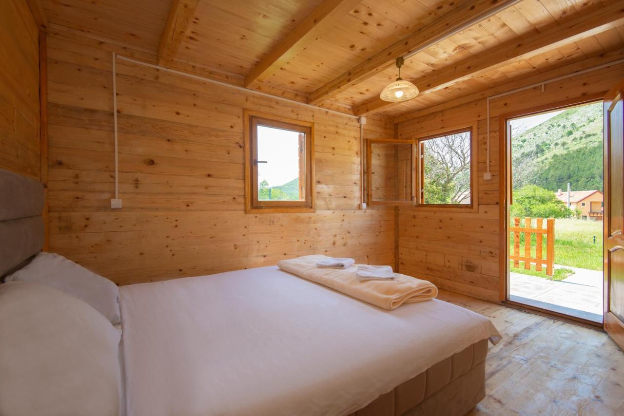 Lovcen Mountain Cottages Njegusi Exteriör bild