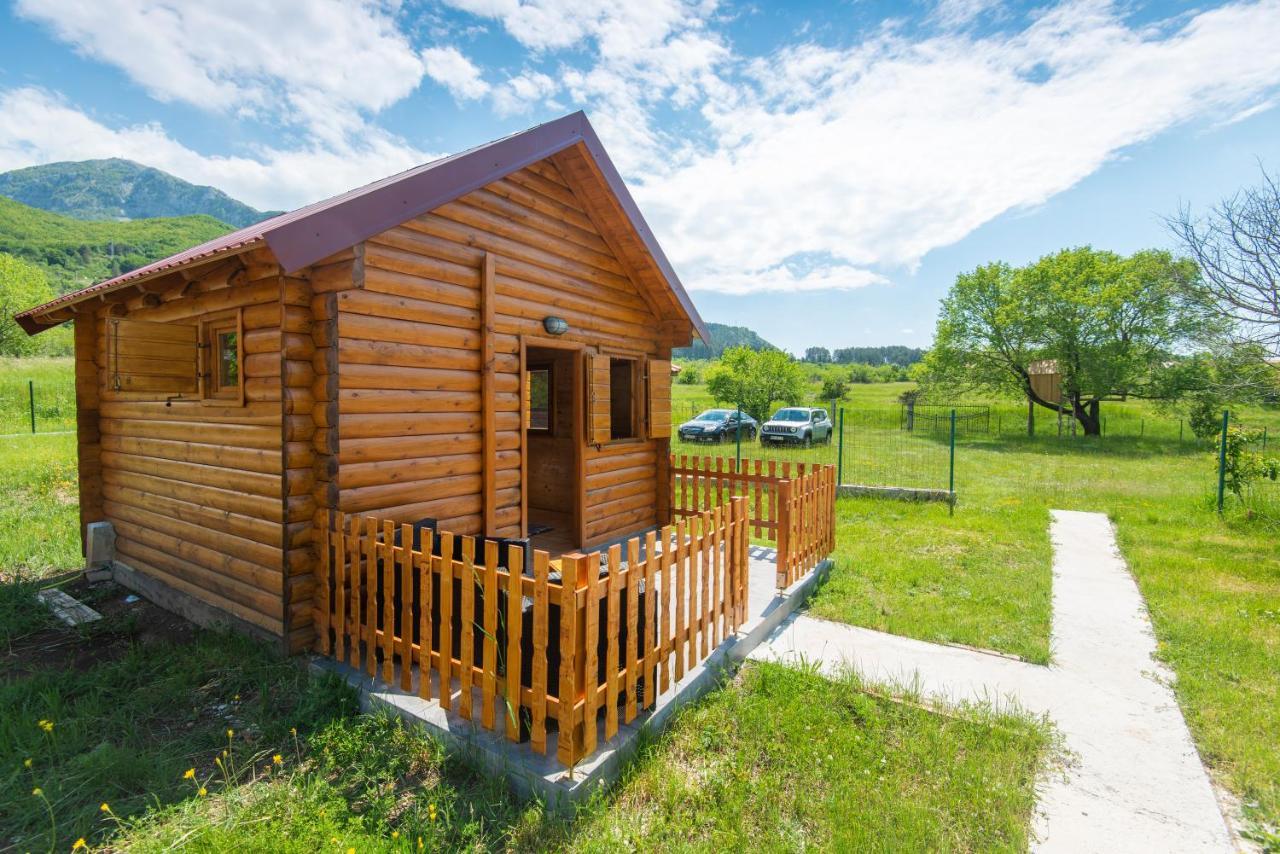 Lovcen Mountain Cottages Njegusi Exteriör bild